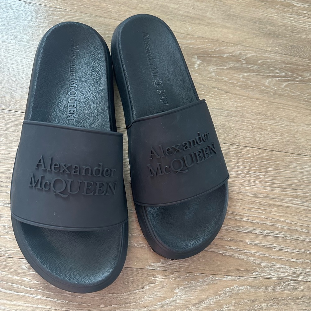 Men’s Alexander McQueen pool slide